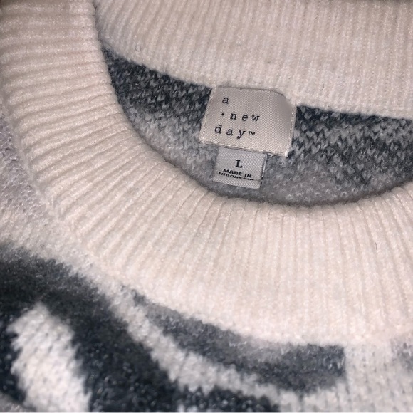 Pullover Sweater - Picture 4 of 4